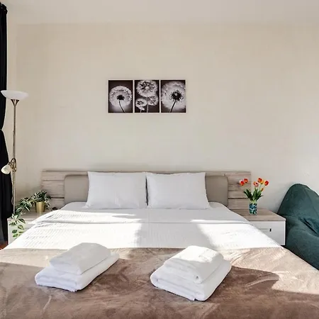 Phucan Apartment-riga Viesu māja *